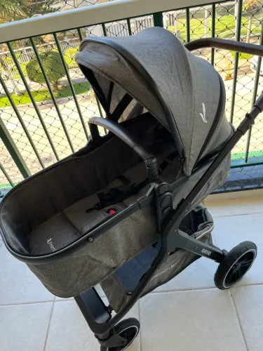 Carrinho e bebê conforto novinho