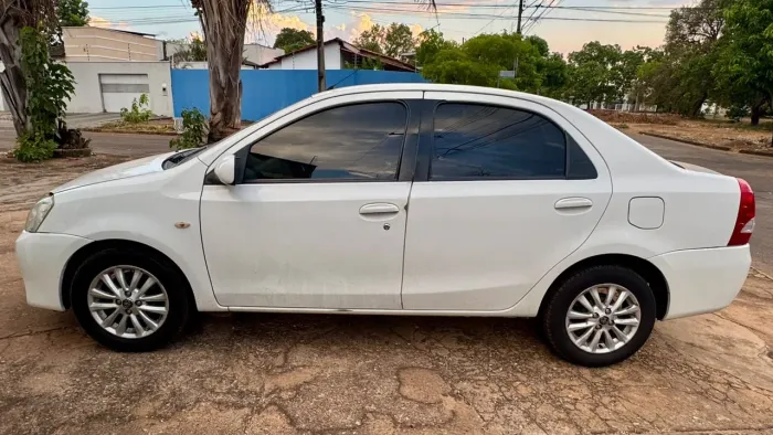 Toyota Etios XLS Sedan 1.5 Flex 16V 4P Mec. 2013