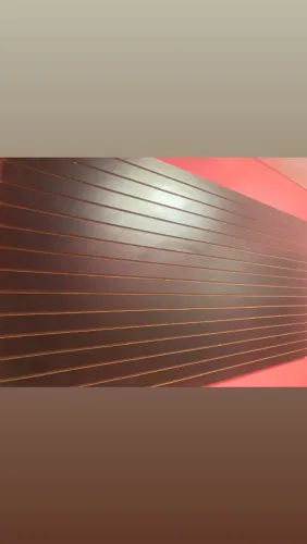 Painel caneletado preto e branco