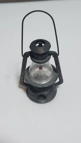 Apontador antigo miniatura metal Lamparina
