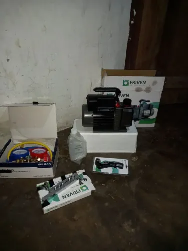Equipamentos de para trabalhar com ar-condicionado zero