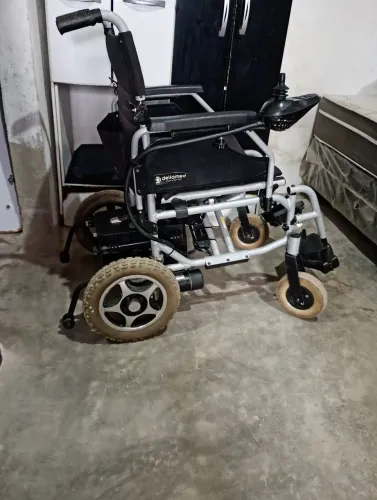 Cadeira de roda motorizada toda em ordem só pegar e andar