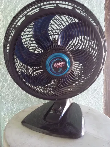 VENTILADOR DE MESA ARNO COM REPELENTE