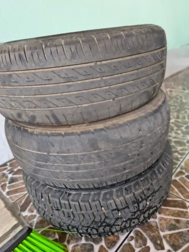Vende-se pneus fiat strada volcano