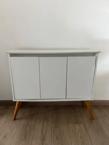 Buffet Aparador Branco Retrô com 3 Portas e Pés de Madeira