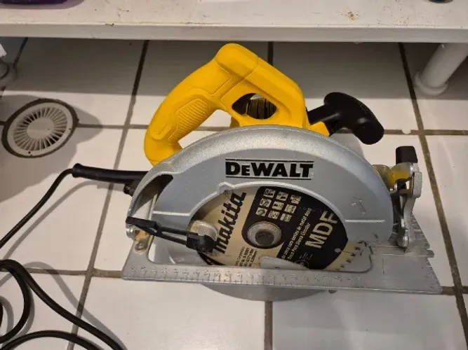 Serra Circular 7-1/4 Dewalt DWE575-b2 Seminova