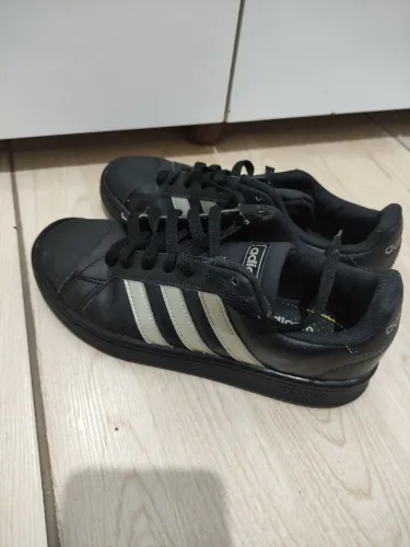 Tênis Adidas