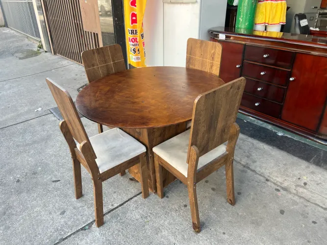 Mesa de Jantar Redonda com 4 Cadeiras 