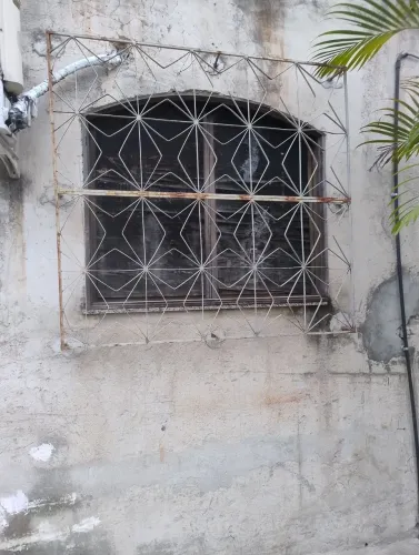 Grade de ferro, tenho 2 de tamanhos diferentes 