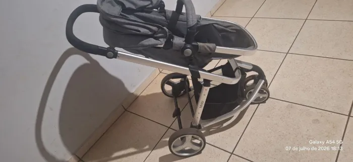 Carinho e bebê conforto