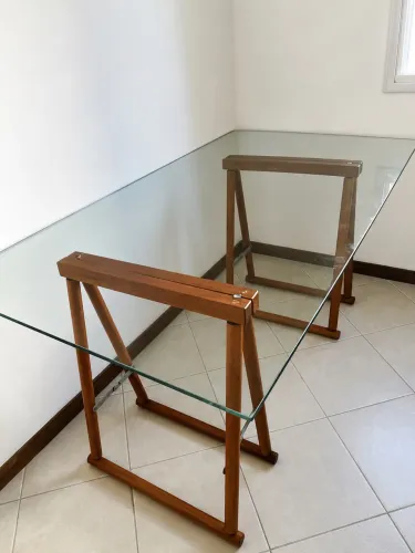 Mesa Tok&Stok tampo de vidro e estrutura em madeira FSC para Jantar ou Escritório