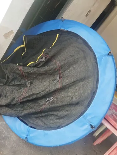 Vendo pula pula médio sem os ferros q seguram a rede de proteção