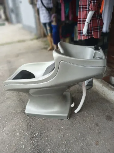 Lindo lavatório em fibra de vidro. Pra sair logo.
