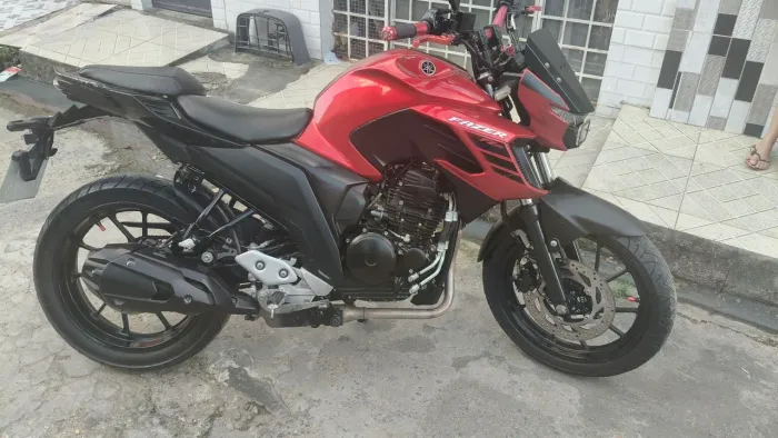 Moto Fazer FZ25 23