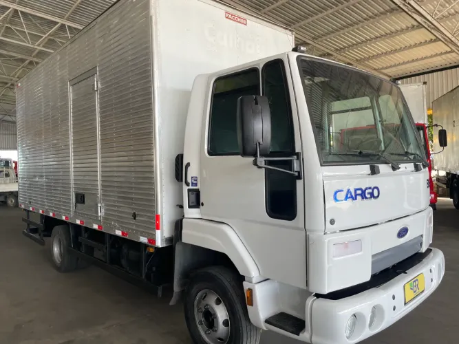 Cargo 816 2013 Baú 5.50 X 2.60 X 2.25