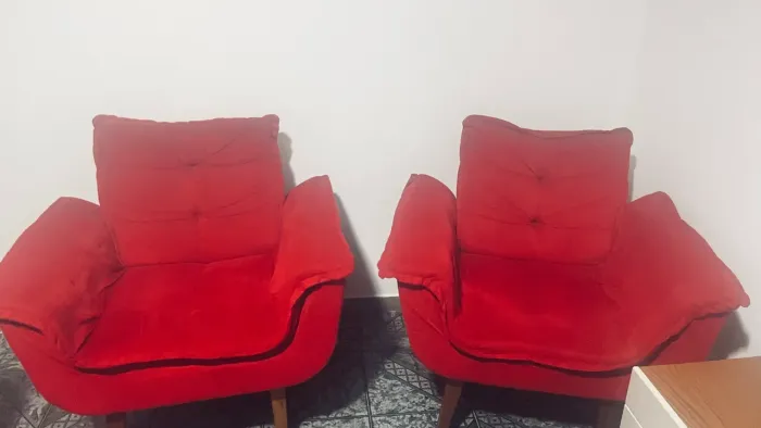 Vendo duas poltronas vermelhas