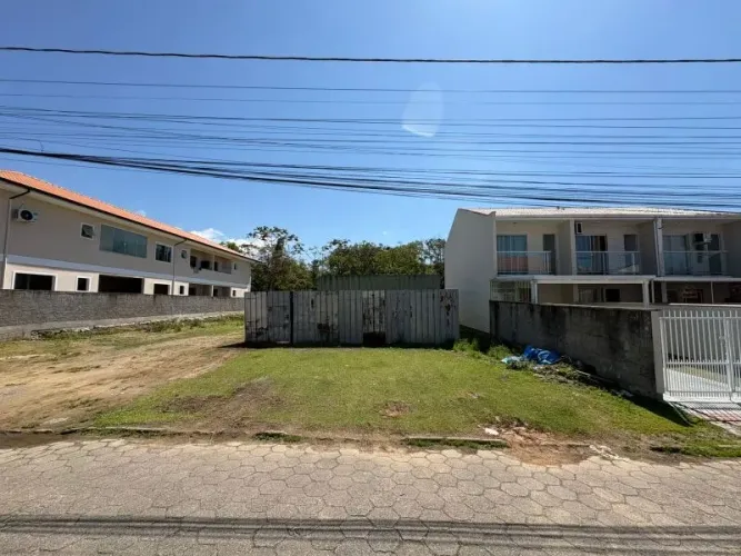 Terreno 360 m² Plano Escritura e ao lado de Área Verde Permanente