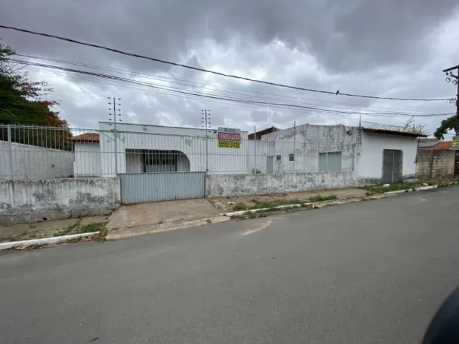 Isaías Imóveis Vende Casa Comercial na Cohama - Próximo ao Mateus