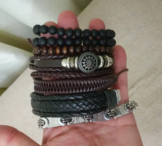 Kit 8 pulseiras, bem bonitas, corino e inox<br><br>8 pulseiras por R$ 100,00