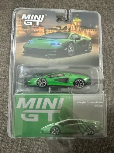 Mini GT Lamborghini Countach Verde