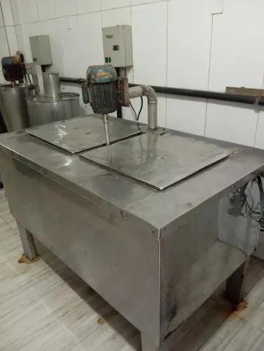 Vendo produtora de picolé 10 formas de 28 cavidades produz 560 picolés por hora pronta tra