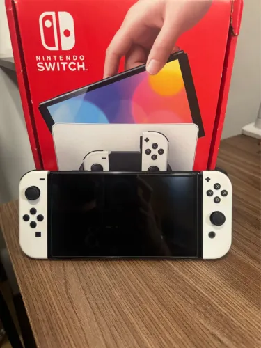 Nintendo Switch OLED + Cartão microSD original 1tb + JoyCons novos na caixa + 2 cases