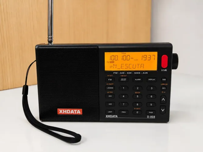 Rádio XHDATA D-808 Digital Mundial (FM/AM/SW/SSB/AIR) - Na Caixa, Completo!