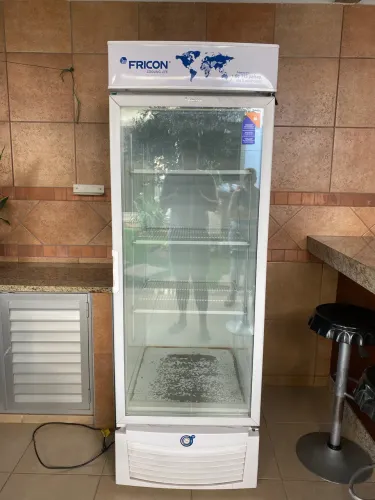 Freezer expositor tripla ação Fricon 569 L