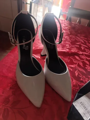 Vendo salto branco novo 