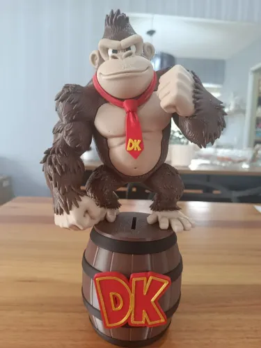 DONKEY KONG COM BARRIL COFRE 29 CM EM CIMA DO BARRIL 