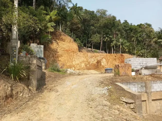 Linda chácara no Rio Molha