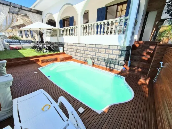 Casa com 04 dormitórios no bairro Itaguaçu, em Florianópolis/SC!