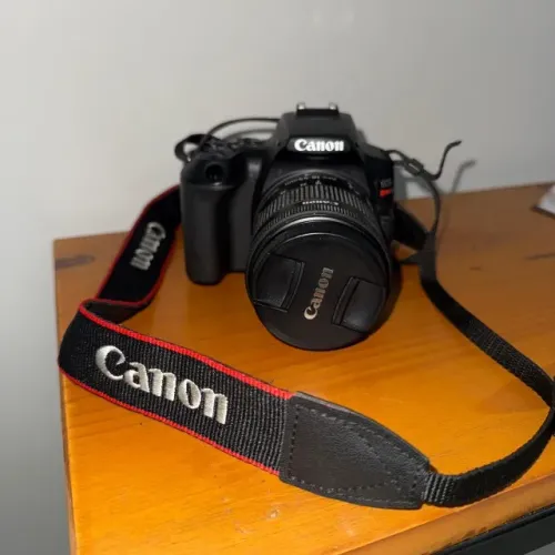 VENDO: Canon EOS Rebel SL3 + Lente 18-55mm (Preta) - Excelente Estado!