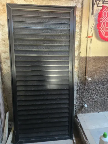 Portão social alumínio preto 1,77 x 0,82 medida ja com caixonete