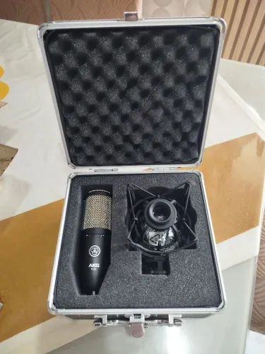 Microfone condensador AKG P220