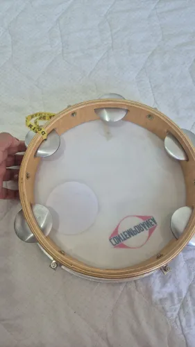 Pandeiro Contemporânea de Nylon e Base de Madeira. Semi-novo.