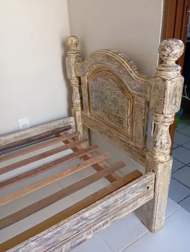 Cama de solteiro madeira maciça