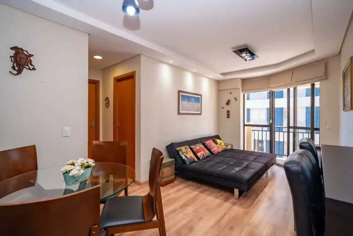 Apartamento com 2 dormitórios para alugar, 63 m² por R$ 4.300,00 + taxas/mês - Batel - Cur