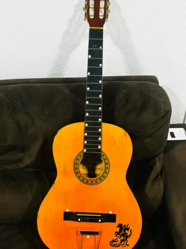 Violão sem cordas