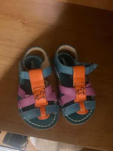 Sapato de couro infantil