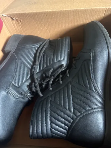 estou vendendo uma bota 