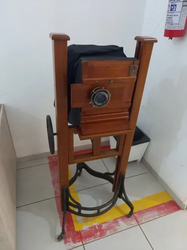 Maquina fotográfica antiga, raridade museu