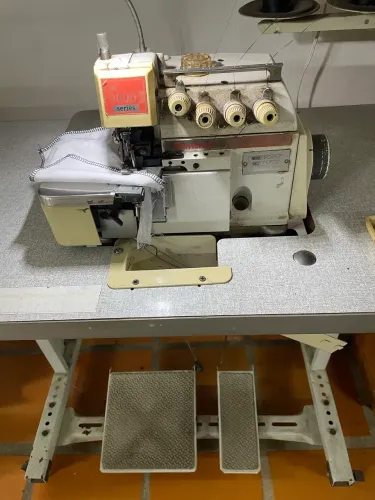 Máquina de Costura Overlock Ponto Conjugado