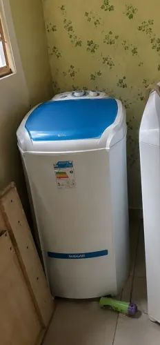 Tanquinho de lavar roupa semi novo em ótimo estado funcionando perfeitamente