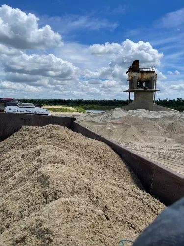 Carradas de areia grossa para sua obra