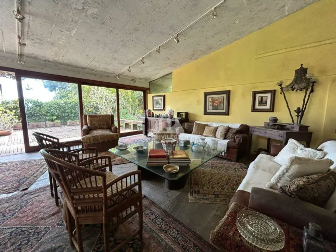 Maravilhosa Casa, 3 Vagas, piscina, sauna, sala de jogos, em Condomínio Fechado no Itanhan