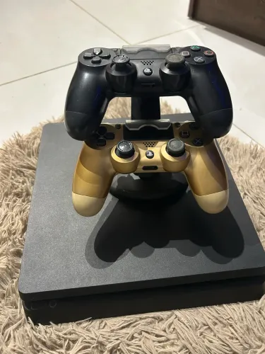 PS4 Slim com 2 controles (originais)