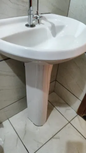 Pia com coluna Banheiro 
