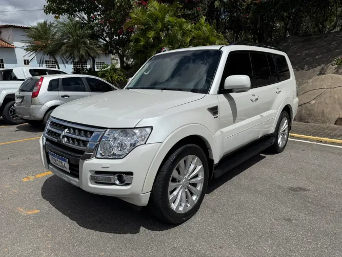 Mitsubishi Pajero HPE Full 3.2 4X4 T.i.dies. 5P AUT 2015