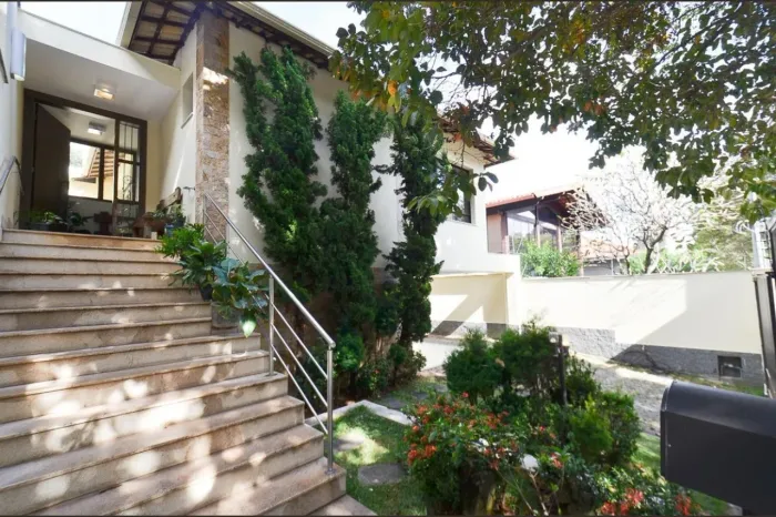 Casa com 4 quartos à venda em Belo Horizonte